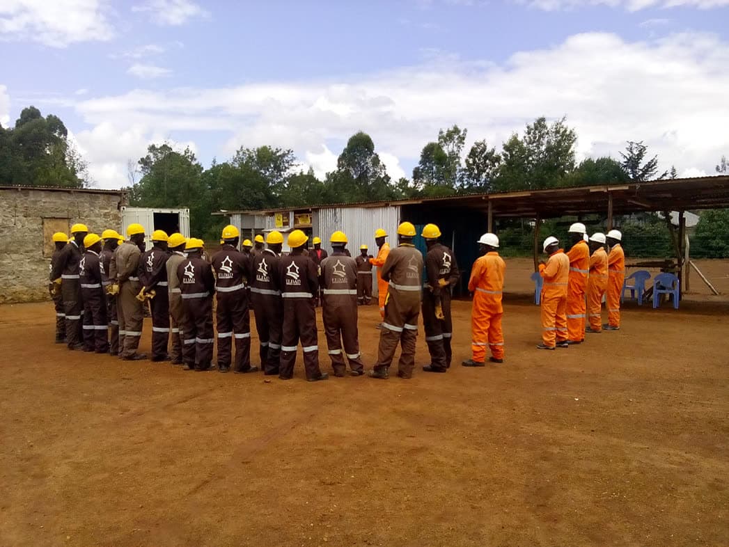Site team briefing before shift